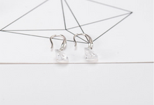 Carregar imagem no visualizador da galeria, Sterling silver diamond zircon earrings