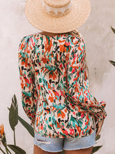 Carregar imagem no visualizador da galeria, Watercolor Printing V-neck Shirt Women