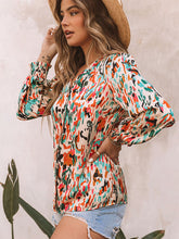 Carregar imagem no visualizador da galeria, Watercolor Printing V-neck Shirt Women

